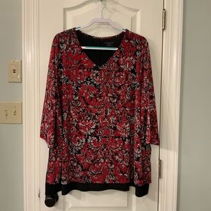 V-neck lined blouse with 3/4 sleeves